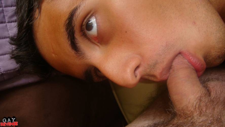 Un gay aux gros seins sucé et baisé sur son lit
 #72882071