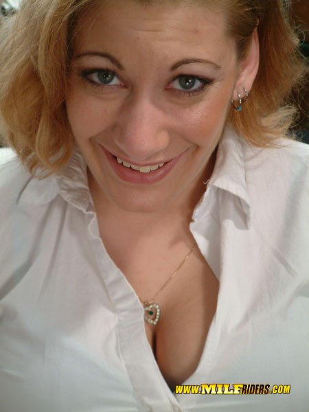 Sexy rubia milf da gran polla mamada
 #78518736