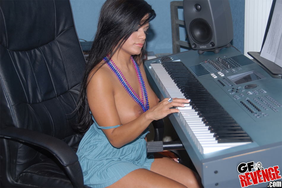 Amateur brunette girlfriend with big tits plays keyboard topless #68501843