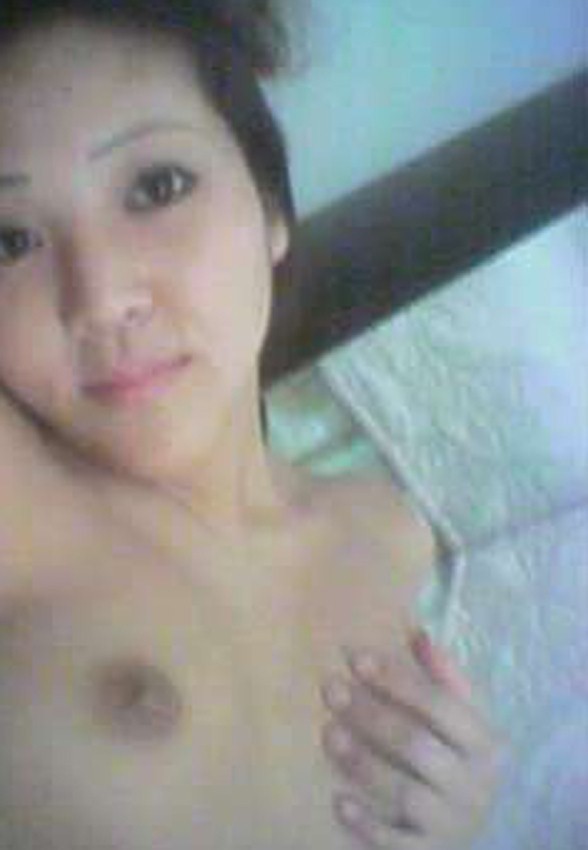 Naughty and hot selfpics taken by an amateur Asian chick #69897997