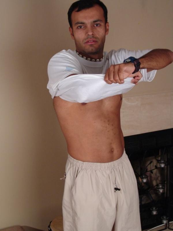 Nackter Latino-Bolzen
 #76998753