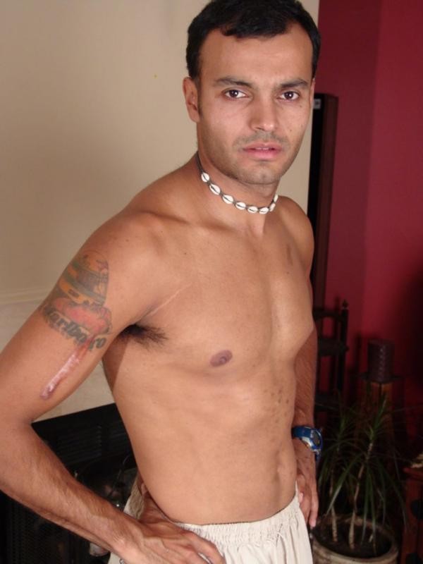 Nackter Latino-Bolzen
 #76998802