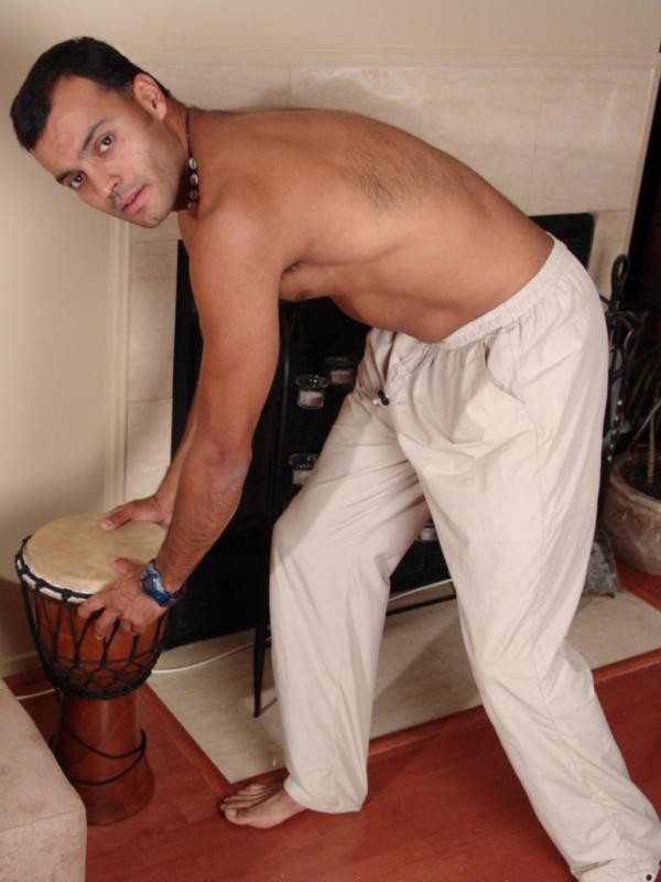 Nackter Latino-Bolzen
 #76998819