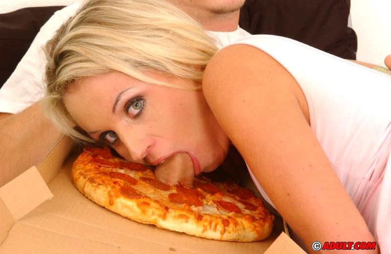 Sexy busty blonde babe bekommen Muschi gebohrt von pizza boy
 #73645990