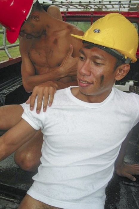 Eastern workers enjoy their mutual sweet jerking in the open air #76922613