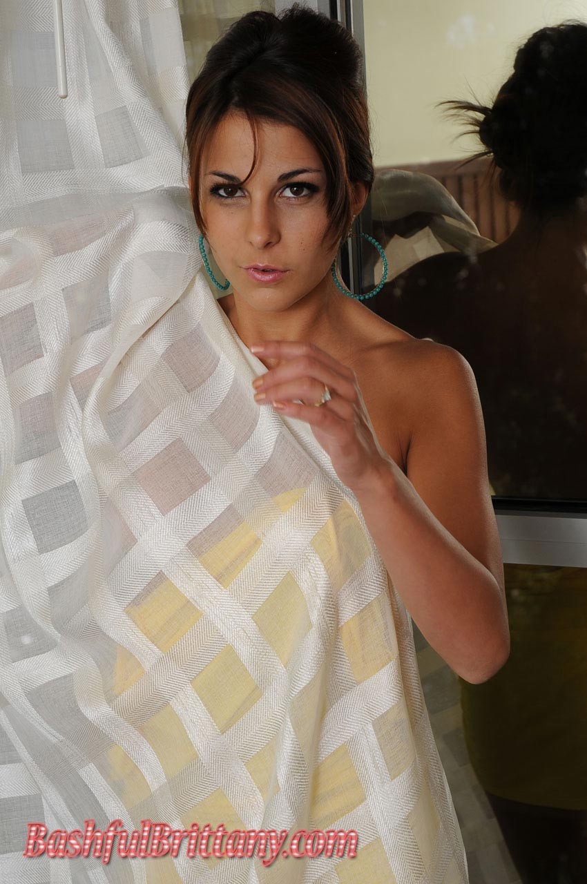 恥ずかしがり屋のティーン
 #72780131