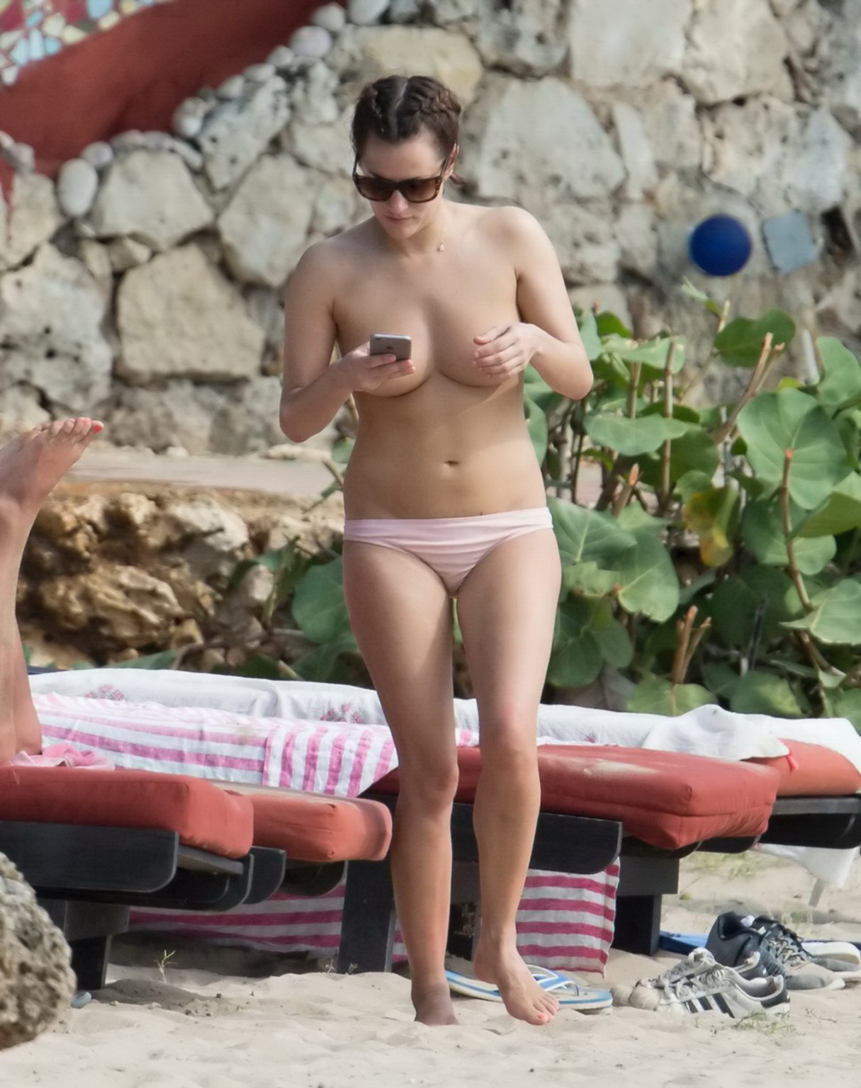 Caroline Flack beccata in topless in spiaggia in Giamaica
 #75176342