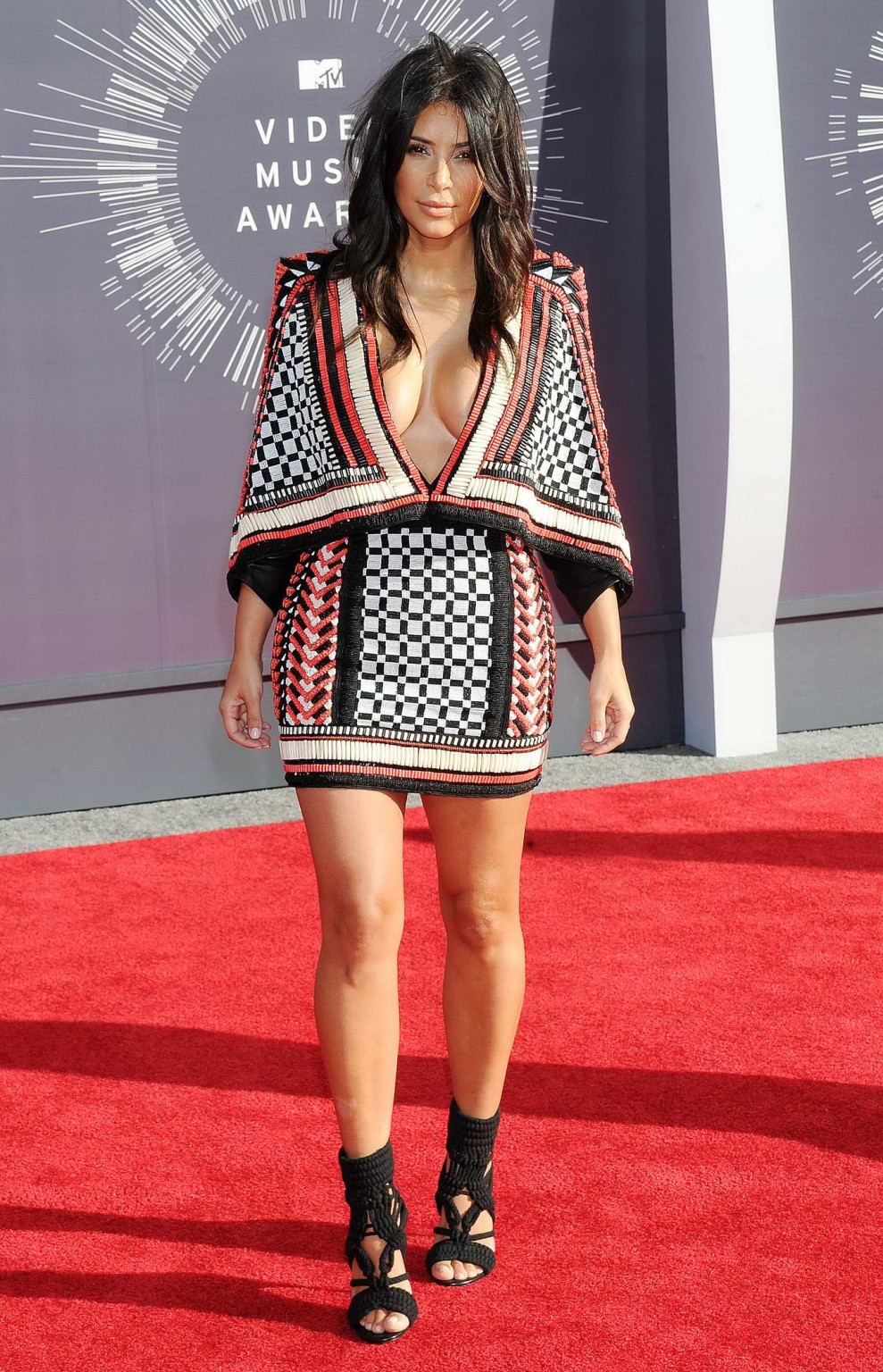 Kim kardashian mostrando un enorme escote en los mtv video music awards 2014 en ingle
 #75187572