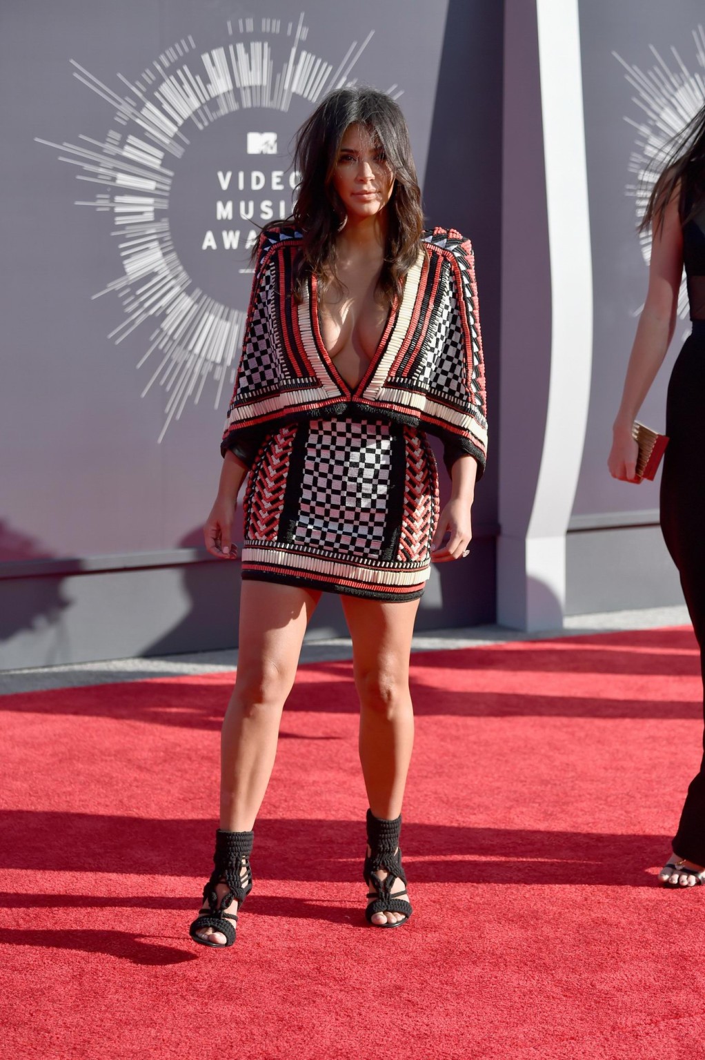 Kim kardashian mostrando un enorme escote en los mtv video music awards 2014 en ingle
 #75187592