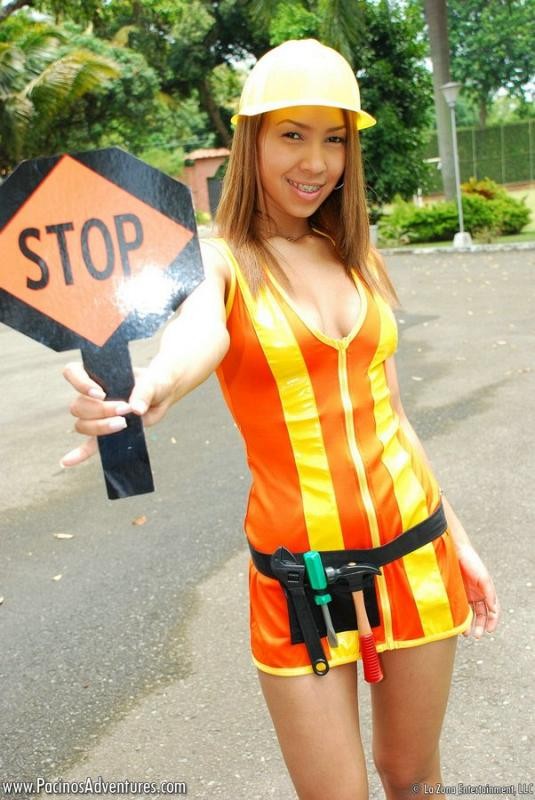ラティーナの美しさは、彼女の新鮮な肉を示す
 #72985663