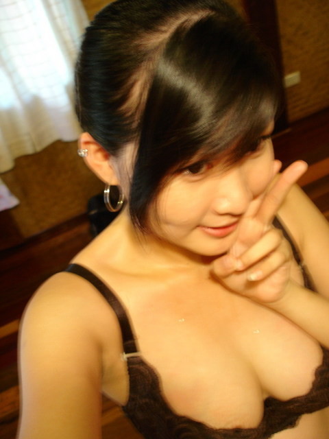 裸のアマチュア東洋の女の子の写真
 #69935114