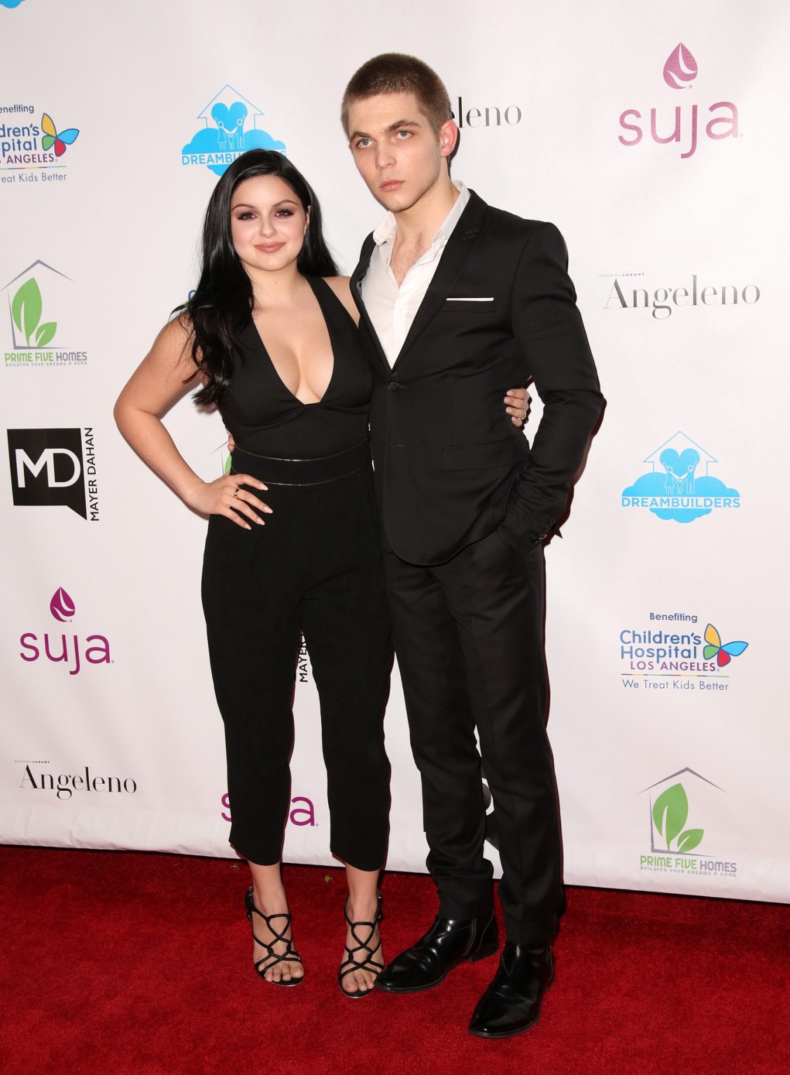 Ariel Winter cleavy zeigt ihre riesigen Brüste
 #75145220