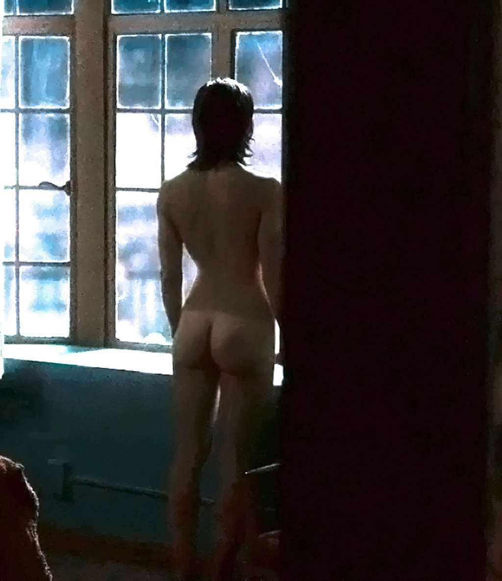 Jessica biel tette e culo esposto nel suo film polvere blu
 #75344826