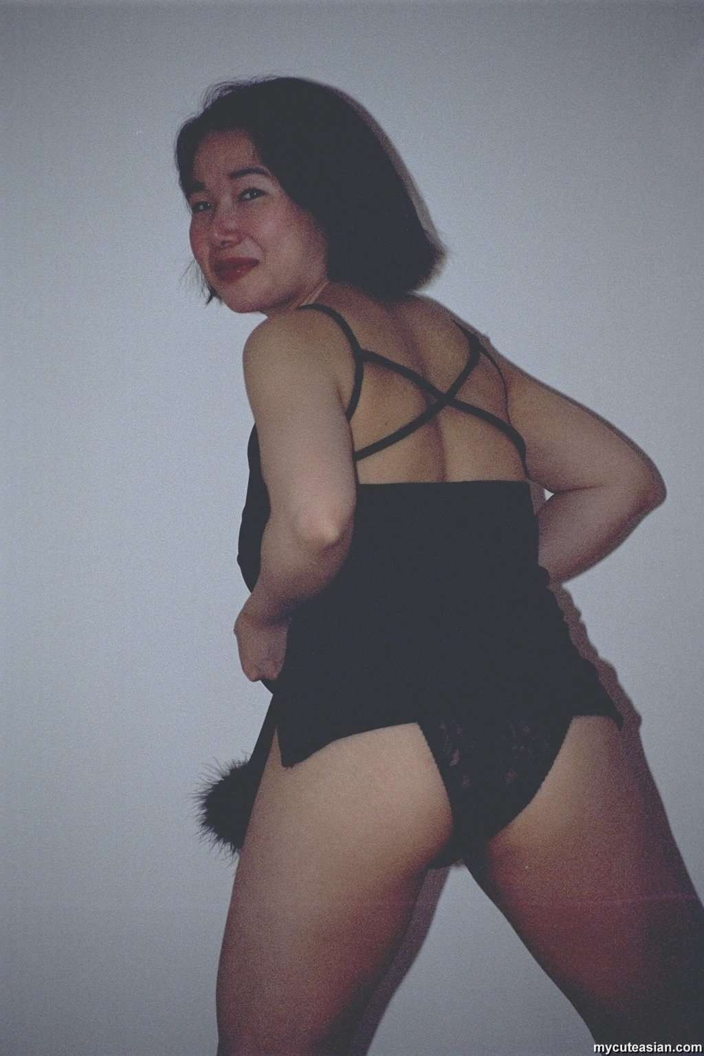 Fotos von meiner sexy japanischen Frau, die nackt posiert
 #69971365