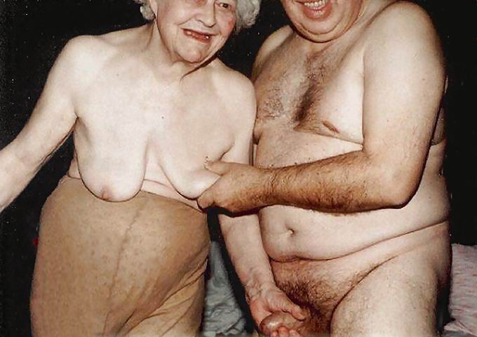 Abuelitas amateurs muy viejas posando y en acción
 #67282110