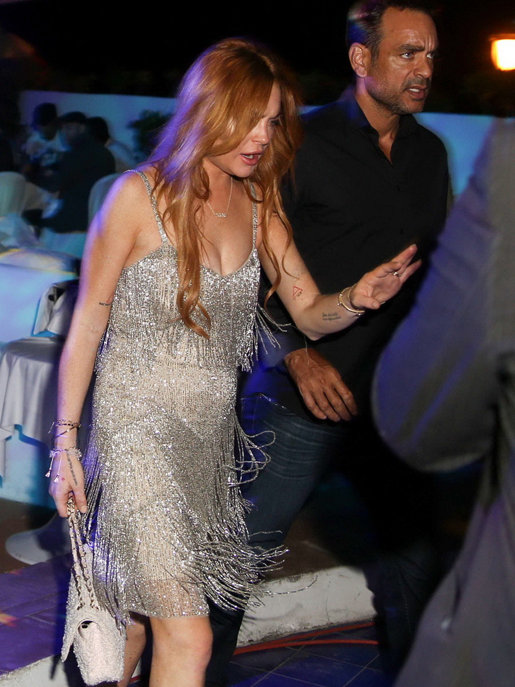 Lindsay Lohan en jupe pendant qu'elle s'écroule ivre au gala de l'Ischia Global Fest. 
 #75190911