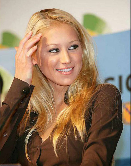 Anna Kournikova expose son cul et sa chatte.
 #75425979