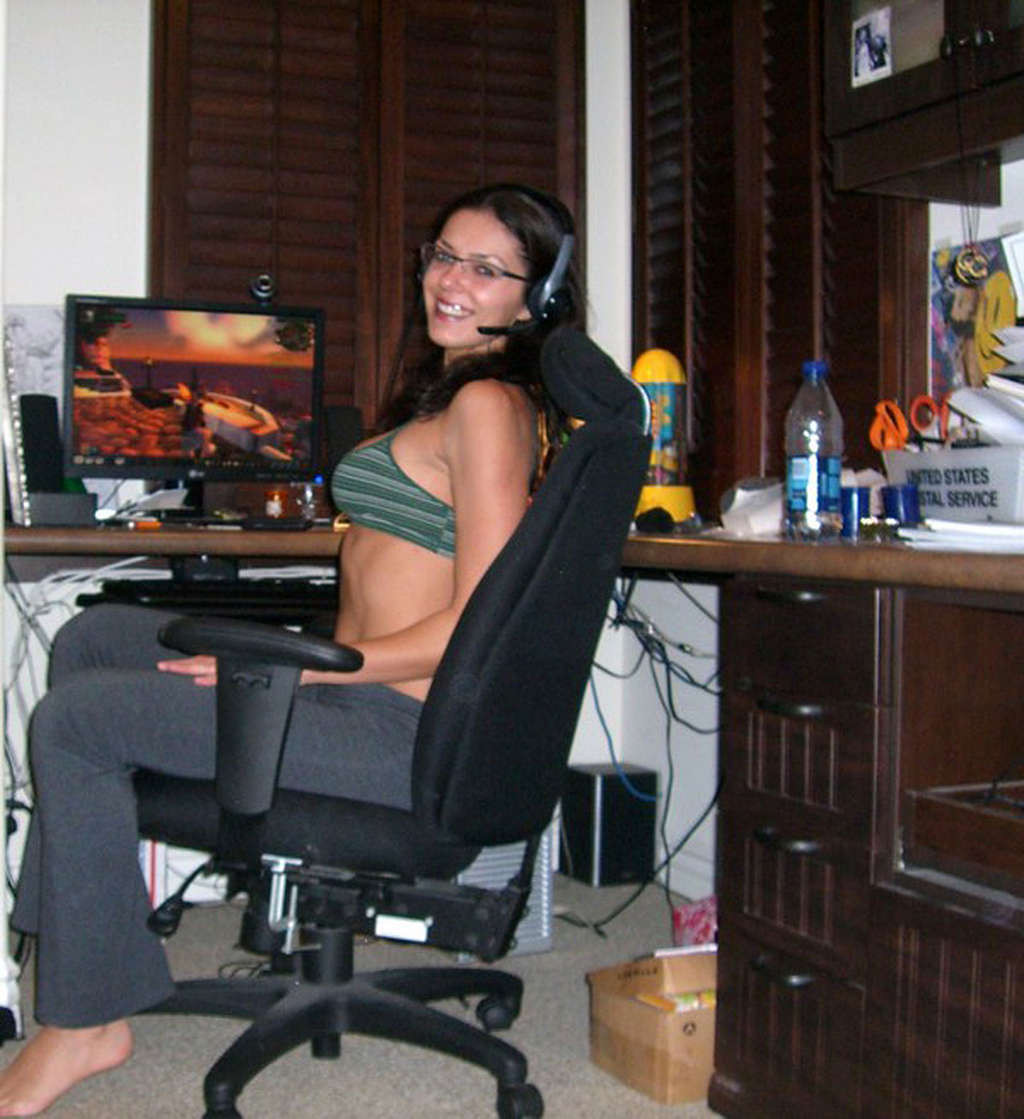 Adrianne curry très chaude et sexy sur ses photos privées
 #75352797