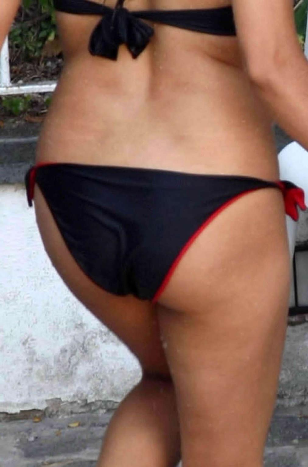 Rosario dawson genießt am Pool und zeigt ihre riesigen Titten sehr sexy Fotos
 #75375868