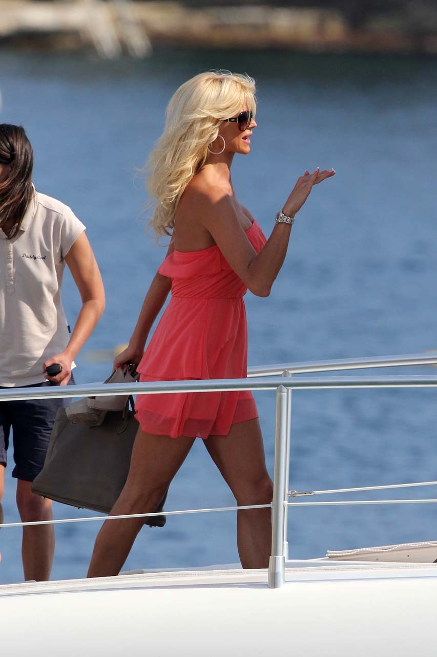 Victoria Silvstedt looking sexy and leggy in red mini skirt paparazzi pictures #75303767