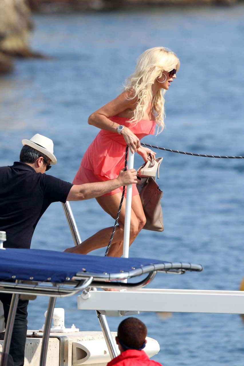 Victoria Silvstedt looking sexy and leggy in red mini skirt paparazzi pictures #75303782