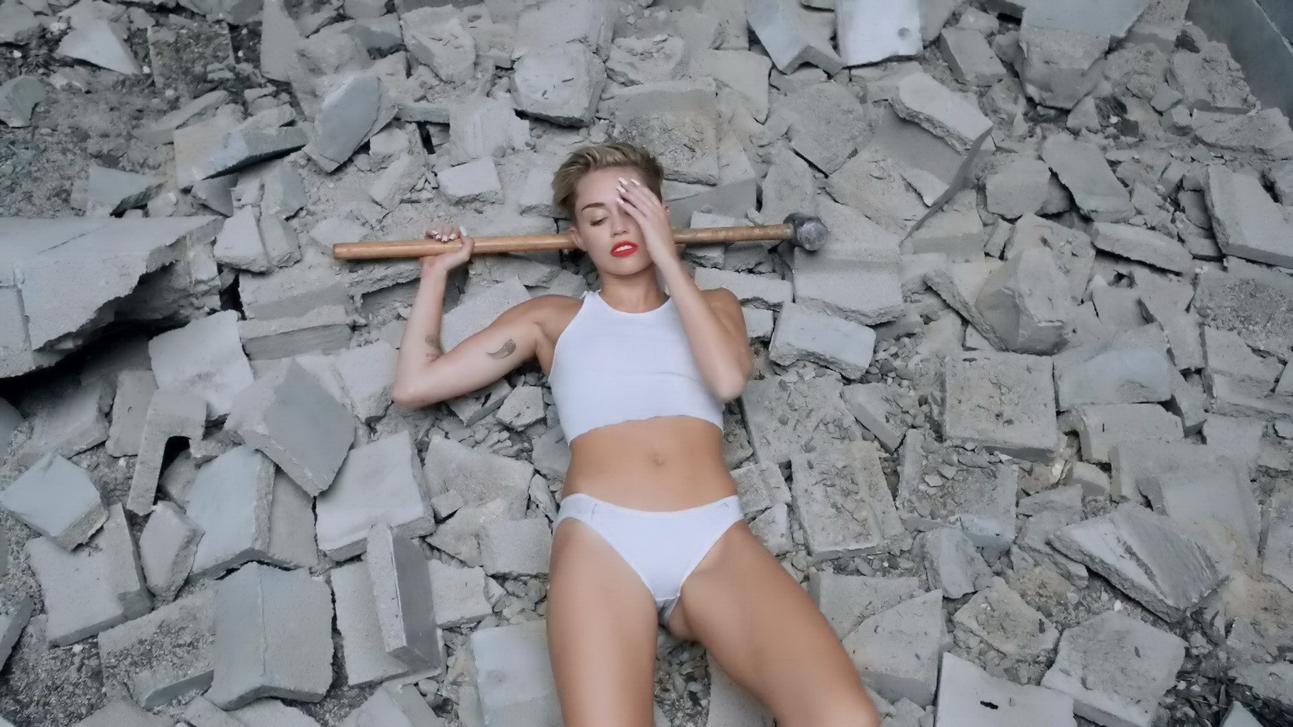 Miley Cyrus shows off her fully naked body while filming Wrecking Ball music vid #75219388