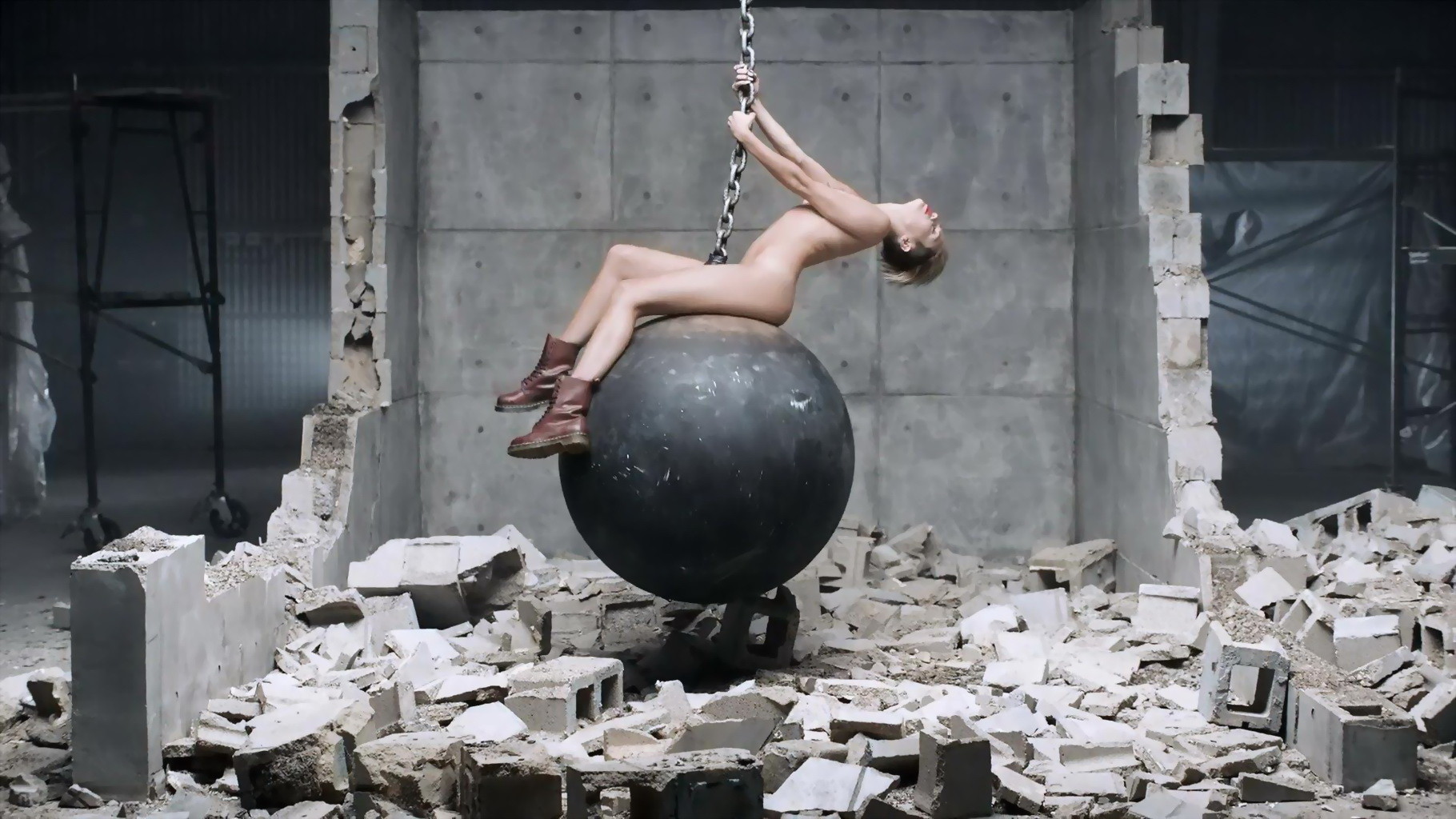 Miley Cyrus shows off her fully naked body while filming Wrecking Ball music vid #75219426