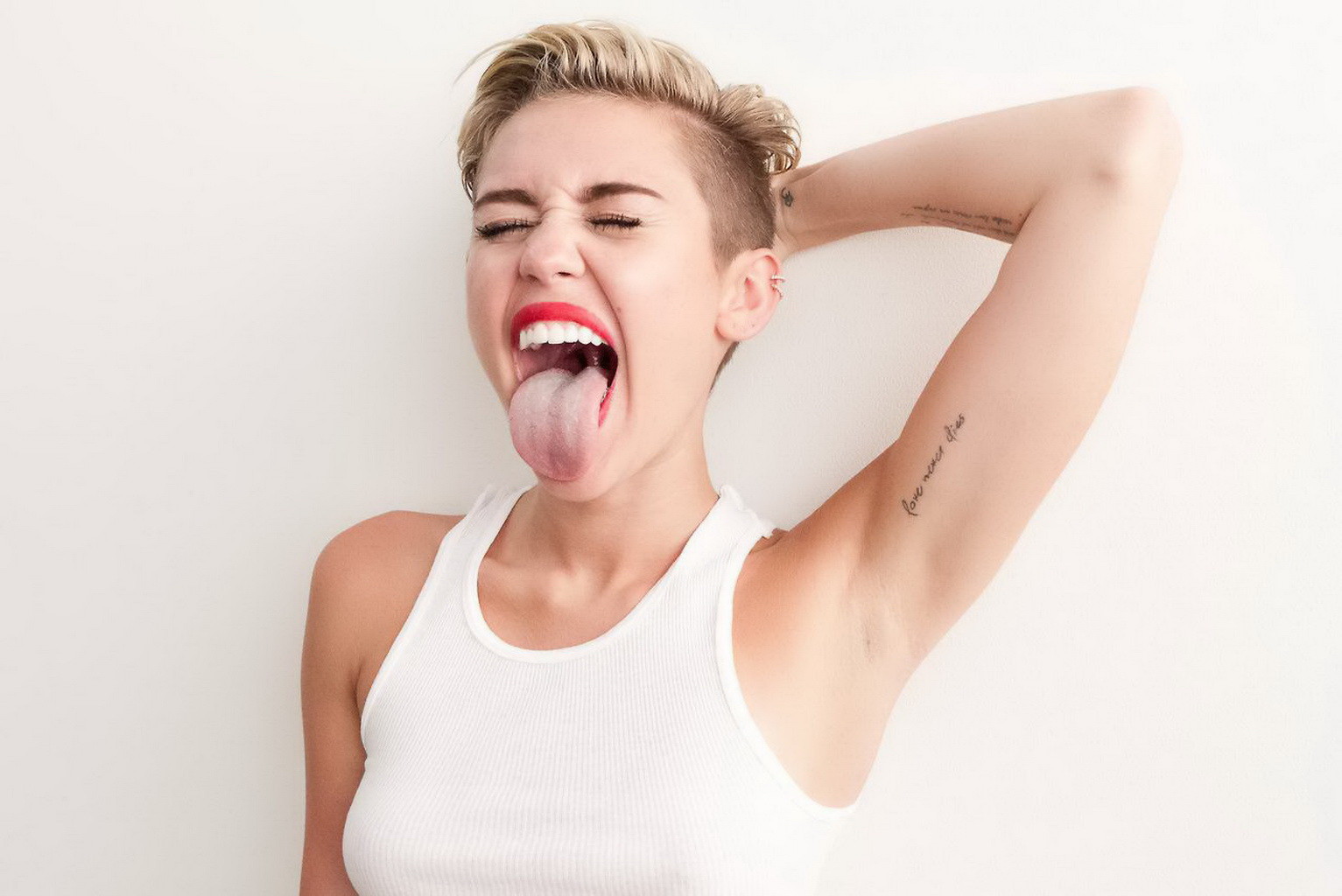 Miley Cyrus shows off her fully naked body while filming Wrecking Ball music vid #75219435