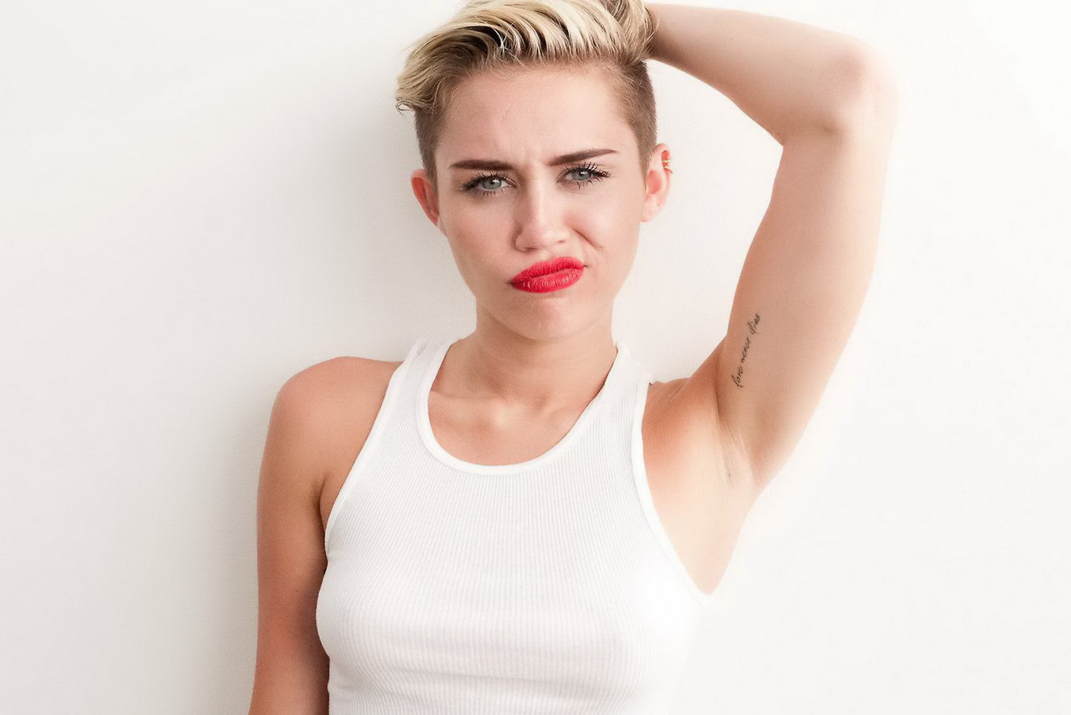 Miley Cyrus shows off her fully naked body while filming Wrecking Ball music vid #75219441