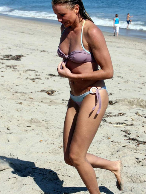 Cameron diaz tétons durs et cul sexy en bikini
 #75420460