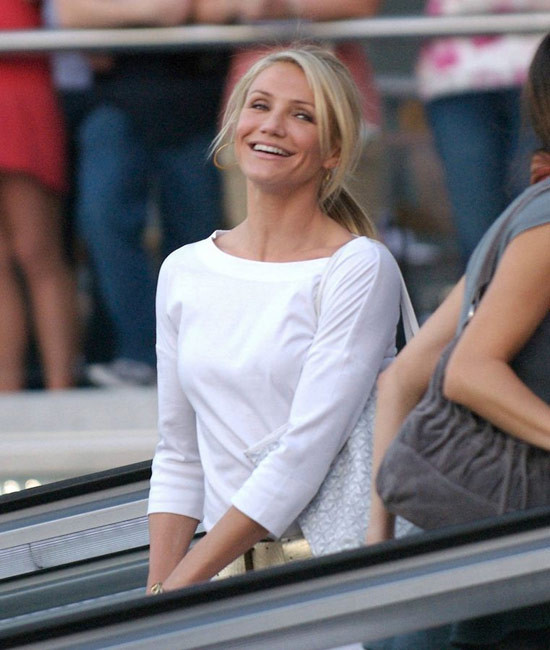 Cameron diaz tétons durs et cul sexy en bikini
 #75420471