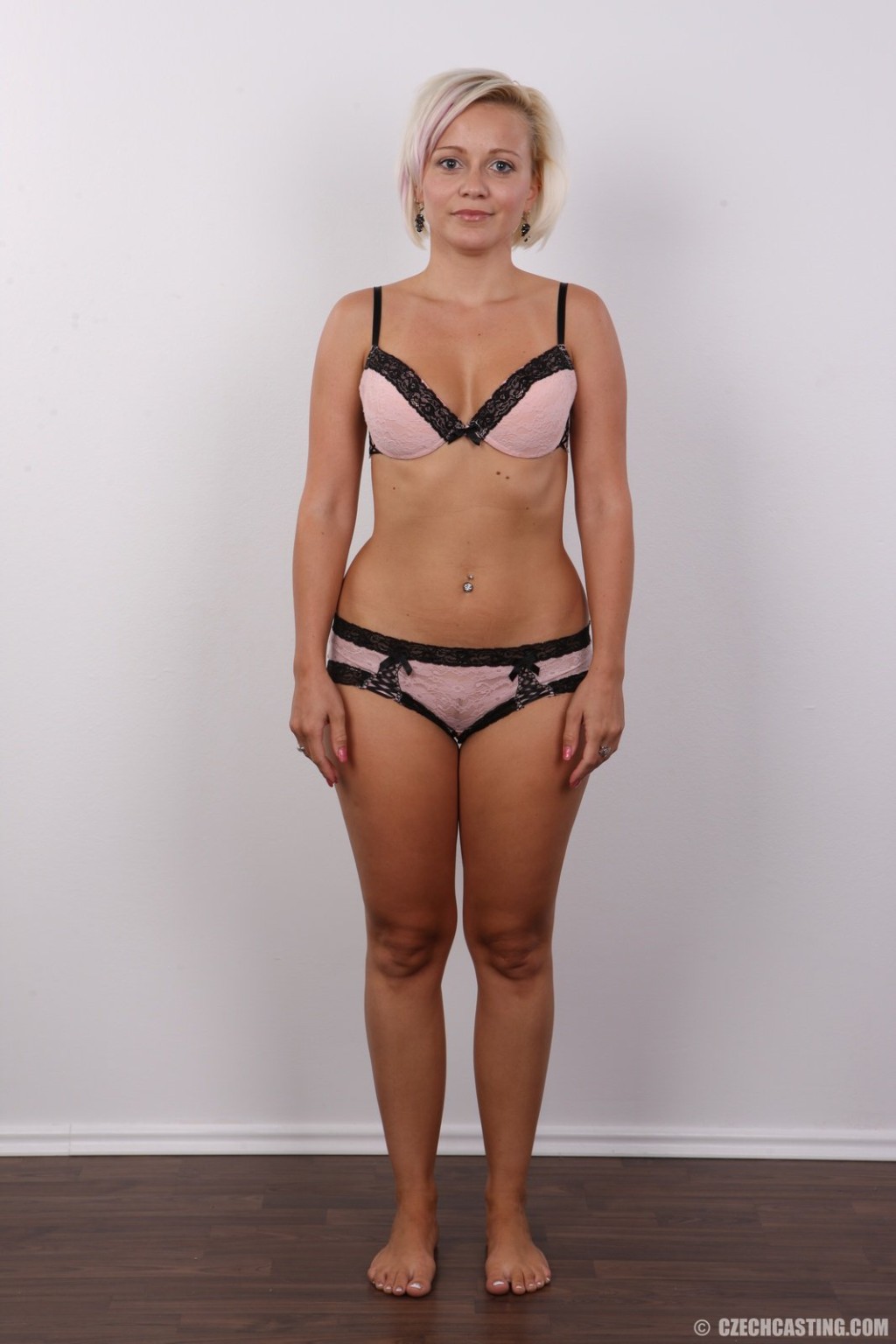 Curvy moglie matura posa nuda
 #67101868