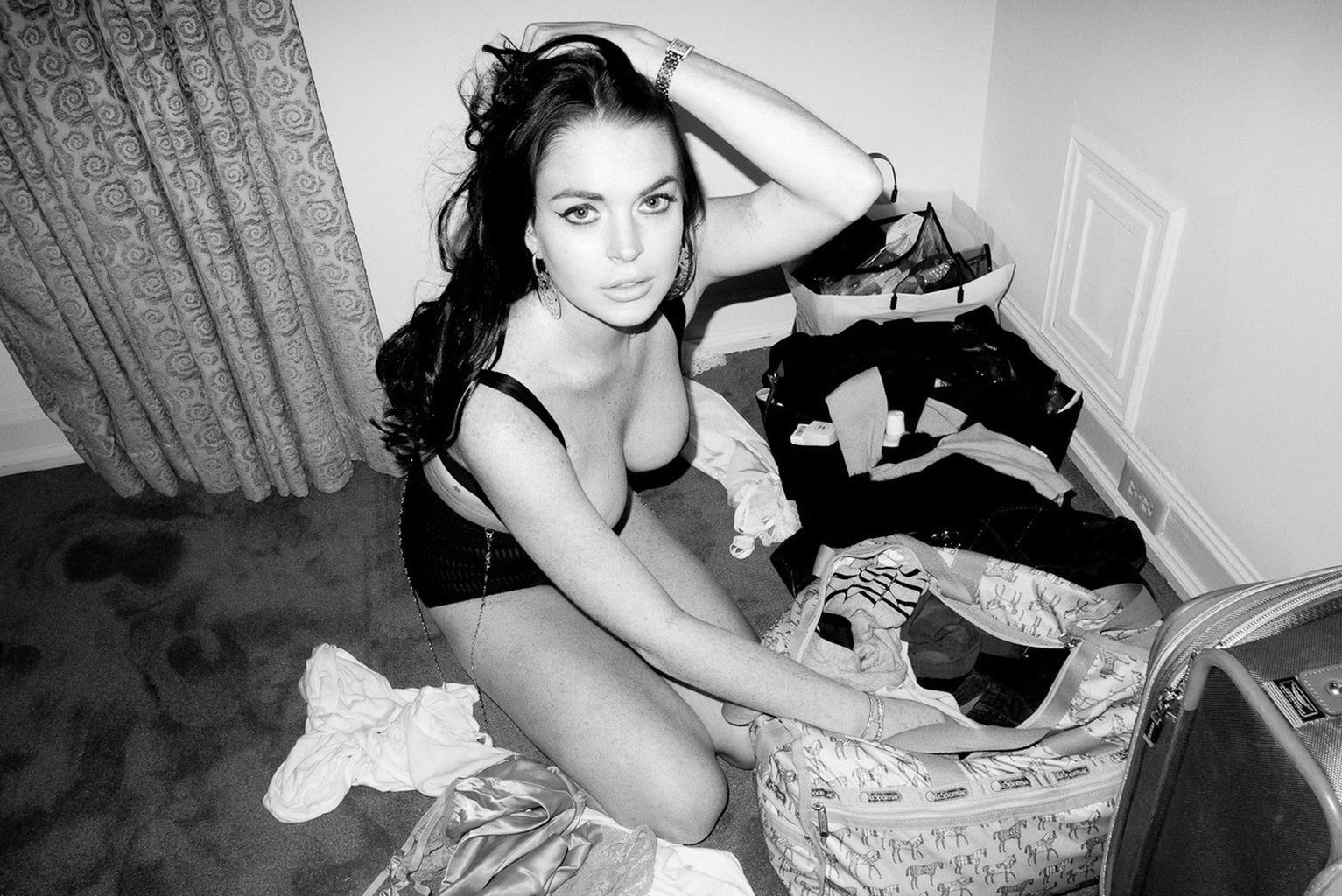 Lindsay Lohan zeigt Brüste im durchsichtigen BH für Terry Richardson Fotoshooting
 #75258969