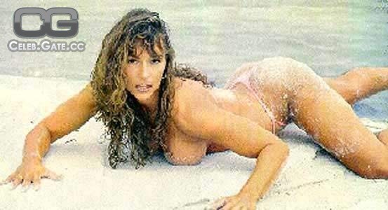 Sexy Celeb Kimberly Page zeigt ihren heißen Körper
 #71186418
