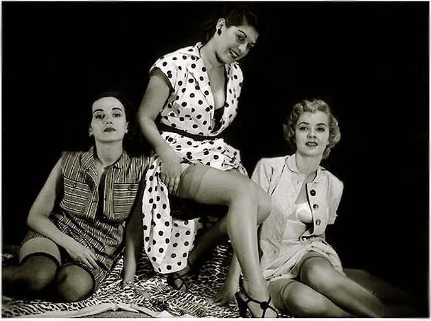 Trio de filles vintage en bas classiques
 #78035571