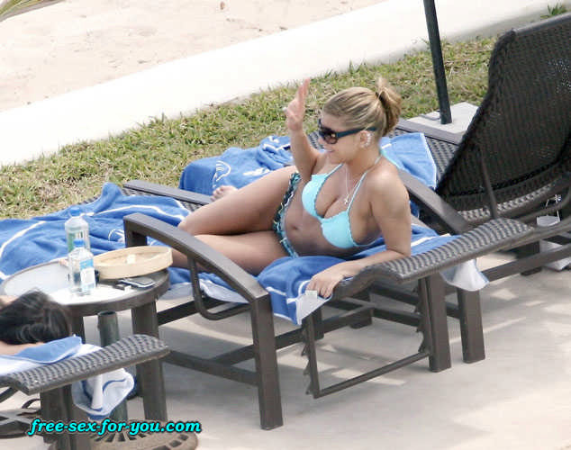Stacy Ferguson showing ass and bikini paparazzi pictures #75437036