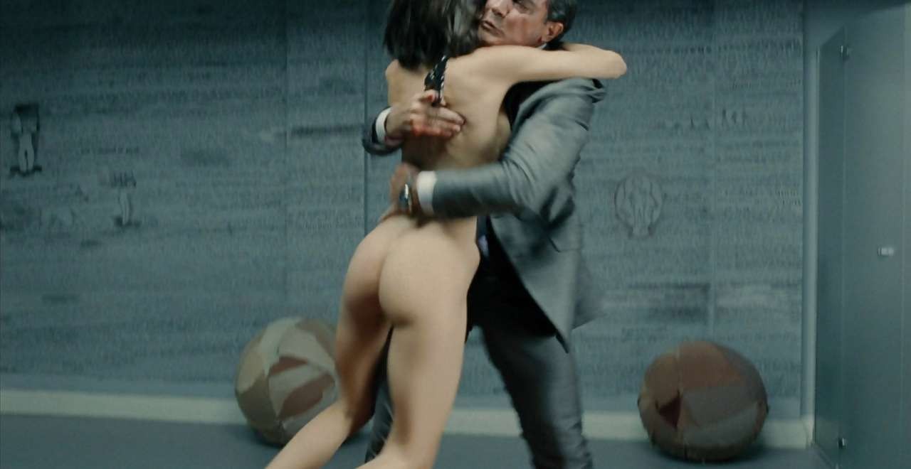 Elena anaya montre ses jolis seins et son cul dans des scènes de film de nudité
 #75273189