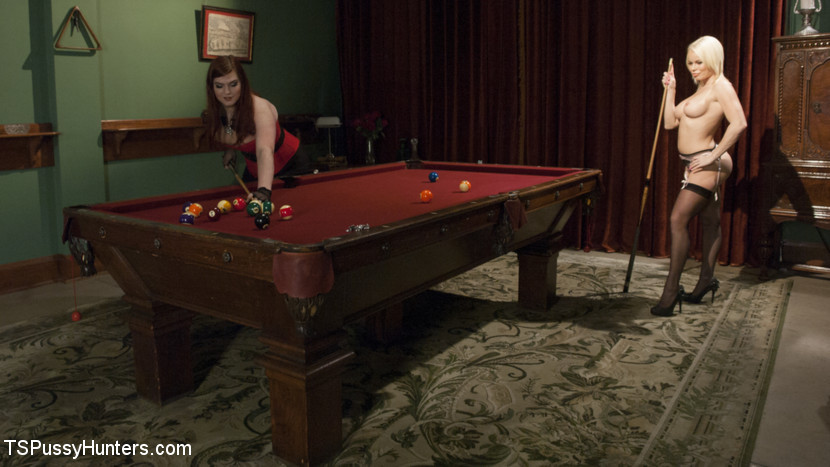 Tiffany starr y nikki delano se encuentran en una partida amistosa de strip pool. quien #70920235