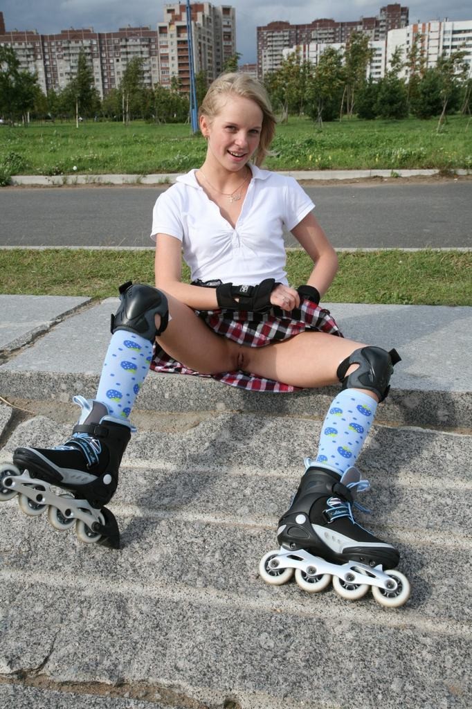 Teen spreads pussy in the park on rollerblades #78659078