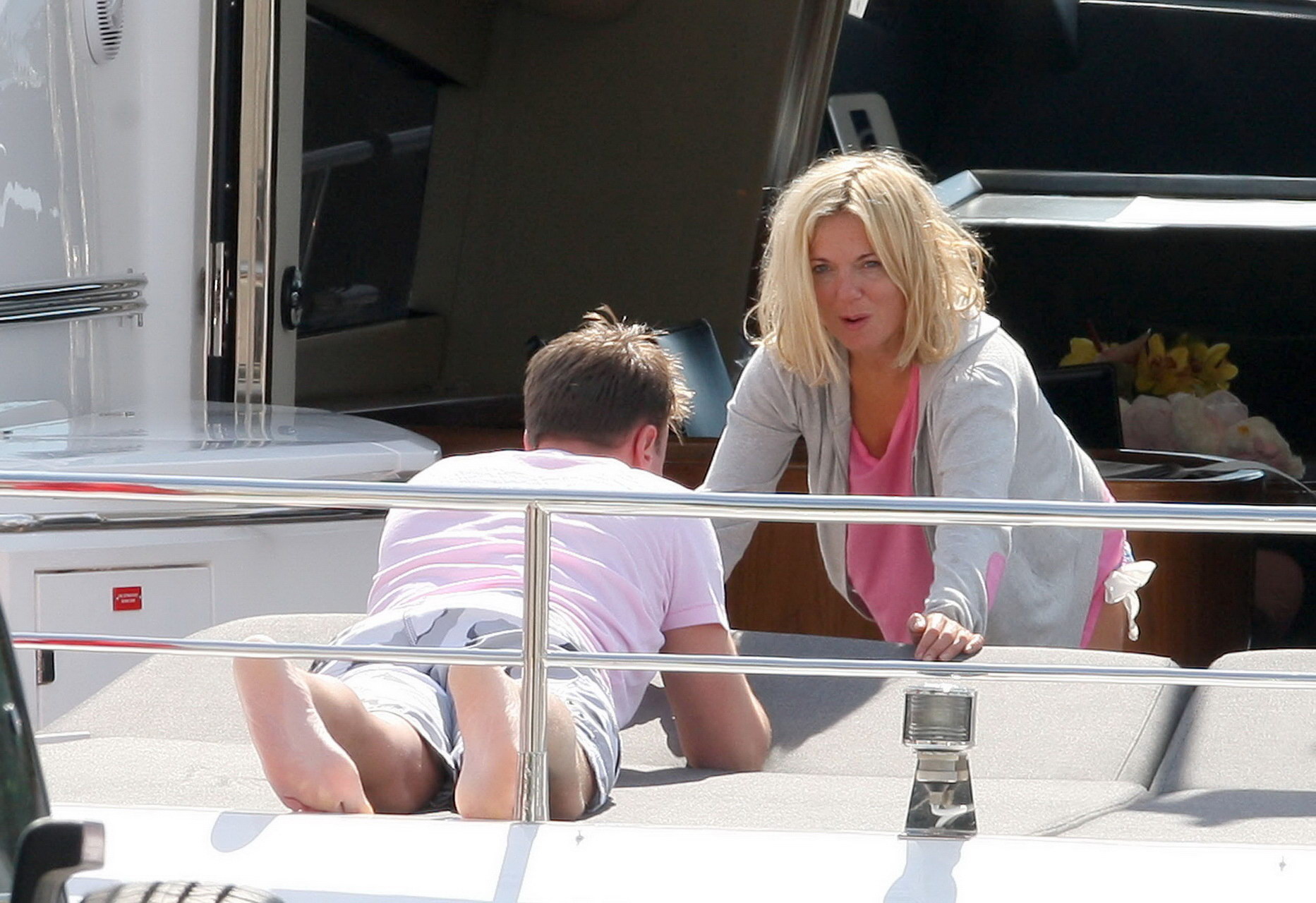 Geri Halliwell mostrando su coño en bikini en una playa del sur de Francia
 #75344446