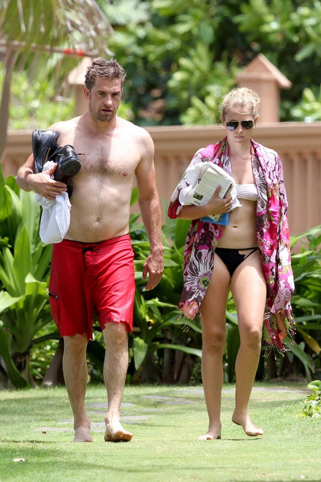 Teresa Palmer mostra le tette indossando un bikini bagnato e trasparente alle Hawaii
 #75256392