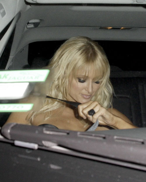 Paris Hilton zeigt ihre schönen kleinen Titten auf einer Jacht
 #75412491
