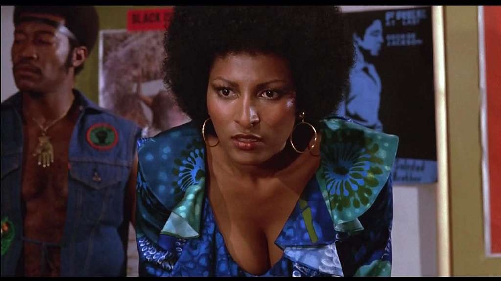 Pam grier exponiendo sus lindas y enormes tetas en escenas de películas desnudas
 #75333243