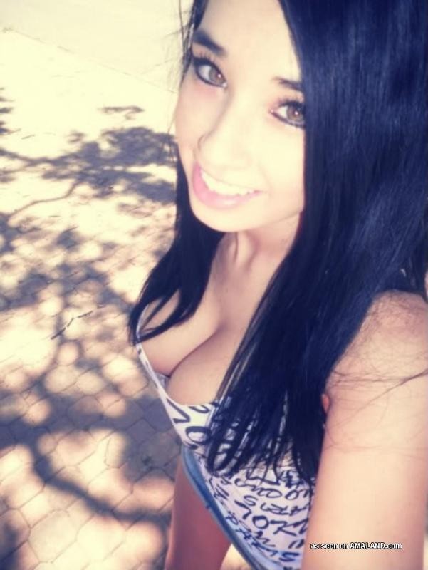 Colección de una magnífica nena tetona camwhoring al aire libre
 #72951077