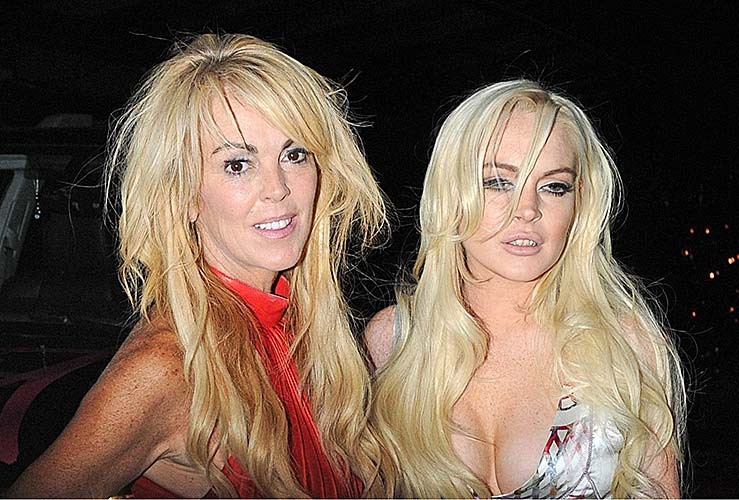 Lindsay lohan esponendo il suo cazzo enorme scissione e sexy bacio lesbico
 #75287974