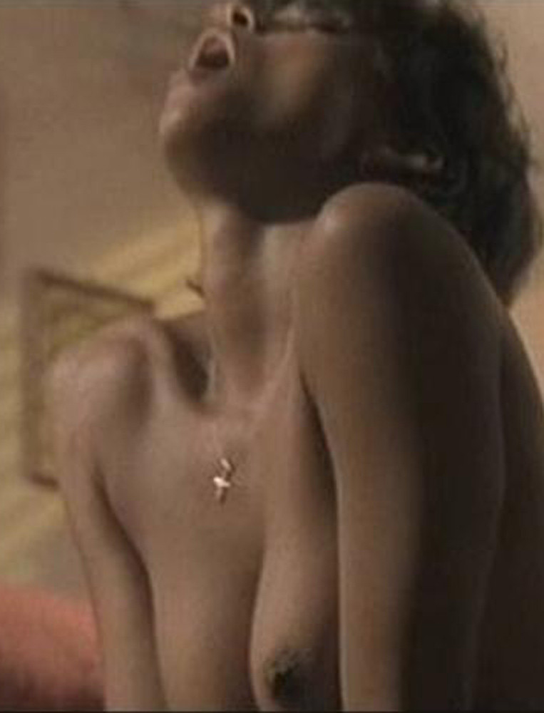 Halle Berry loves to show big nude tits in public #75331406