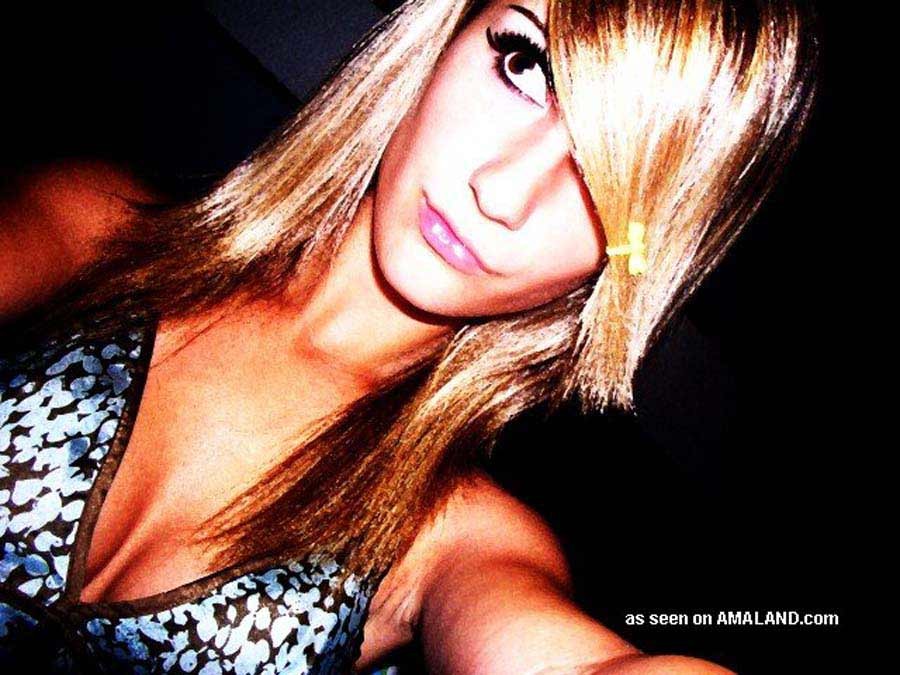 Sizzling heiße Fotos von einem Emo Babe
 #68430365