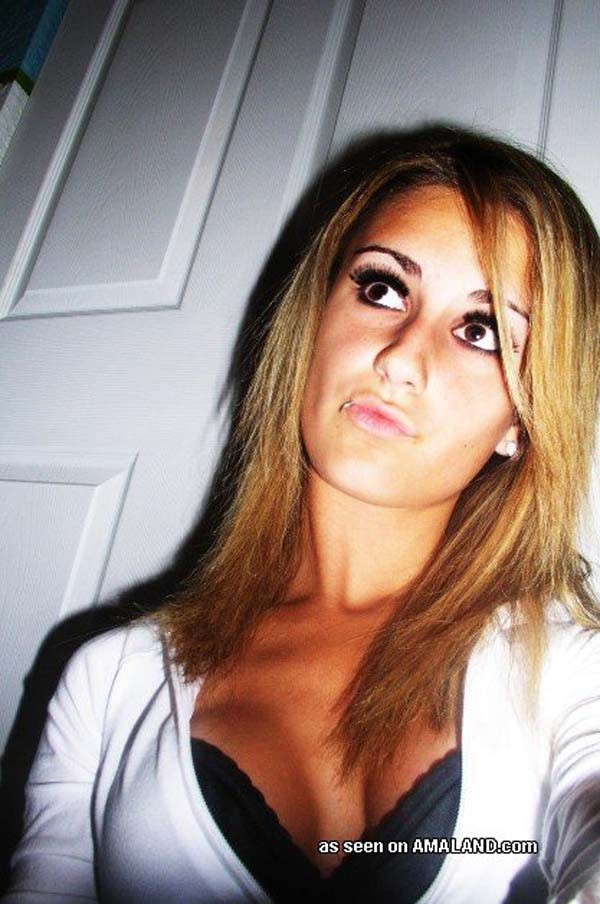 Sizzling heiße Fotos von einem Emo Babe
 #68430461