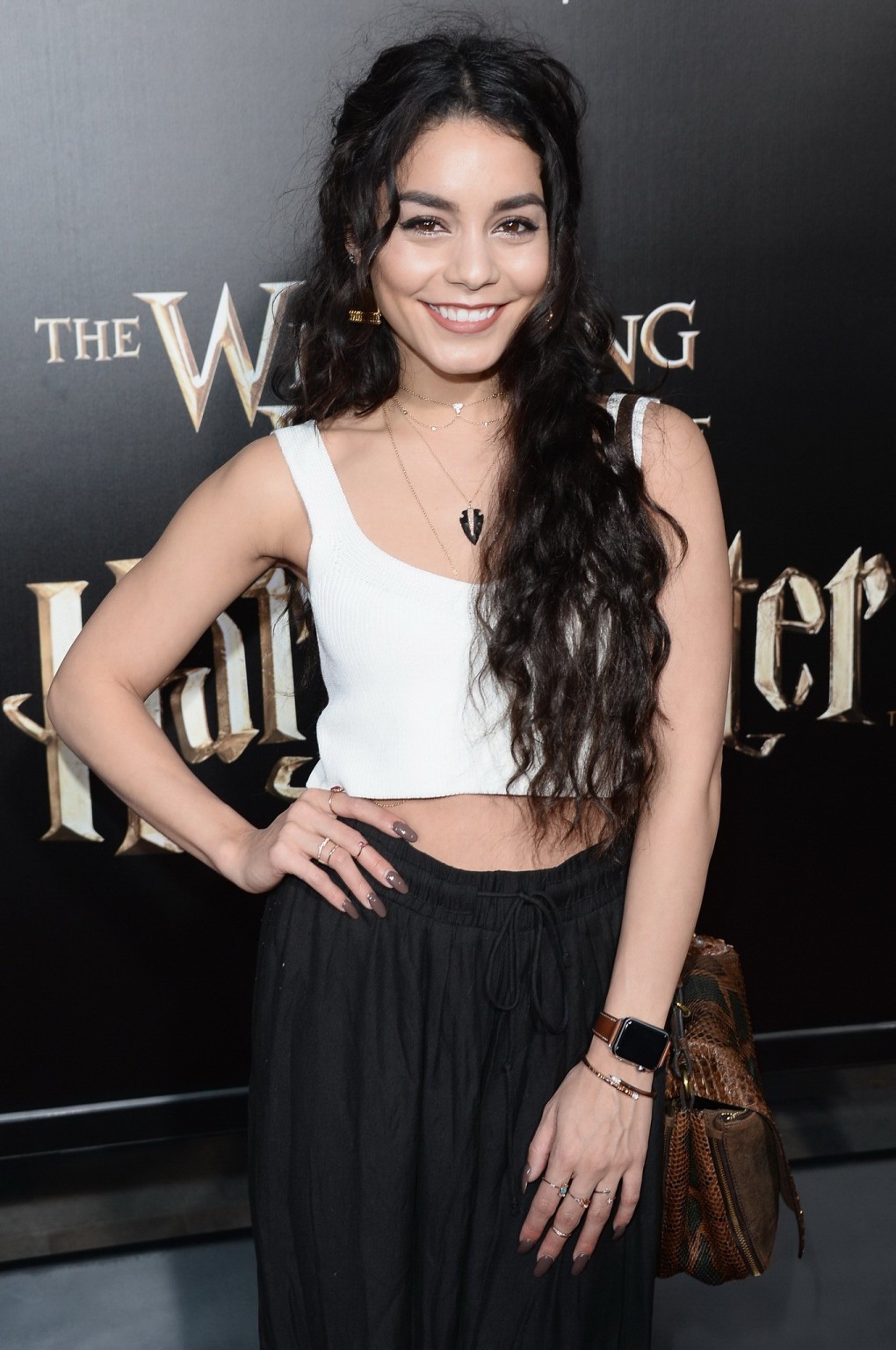 Vanessa Hudgens sembra caldo in top pancia e gonna
 #75144631