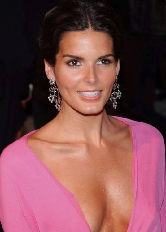 Hermosa actriz morena angie harmon desnudos y ver thrus
 #72730307